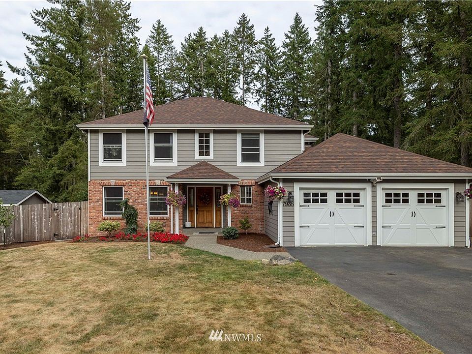     7983 Cabrini Dr. Beautiful neighborhood.