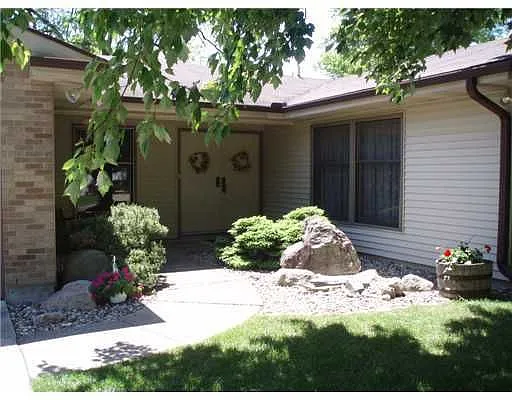 1324 Hampshire Dr photo 1