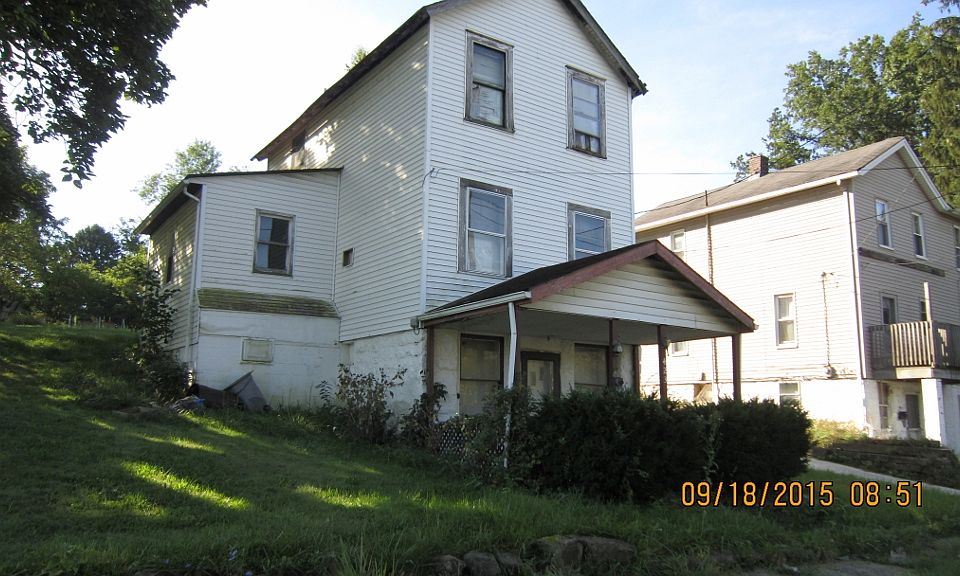 1st image of 423 Division St