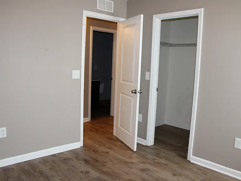 138 Lyonshall St — Photo 9