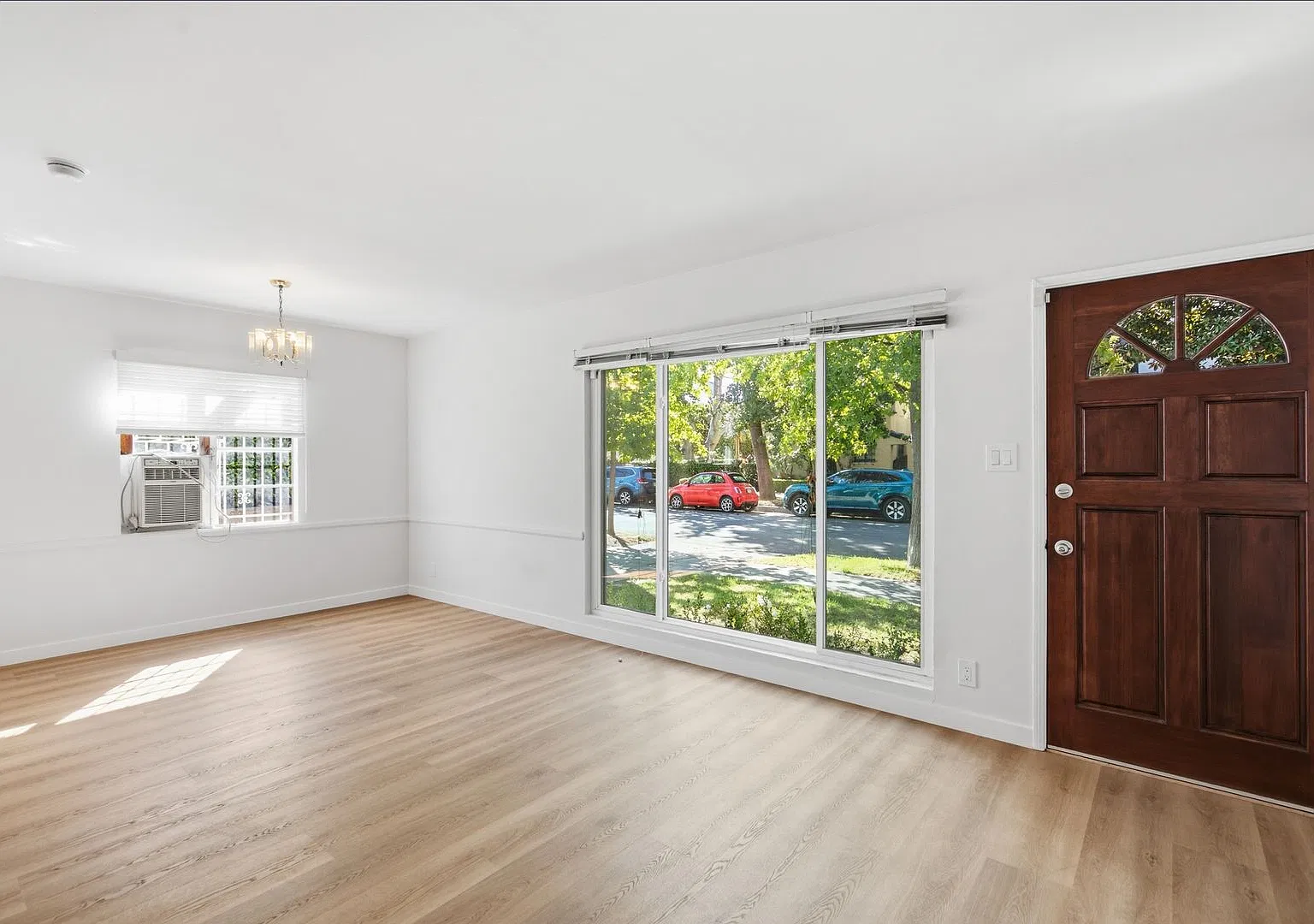 1138 Cardiff Avenue — Photo 1