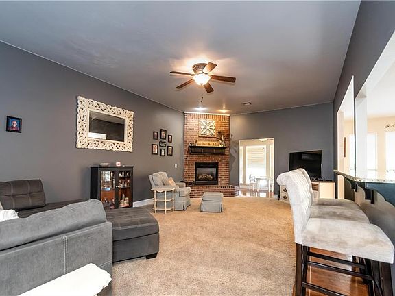 4th image of 912 Tilghman Dr
