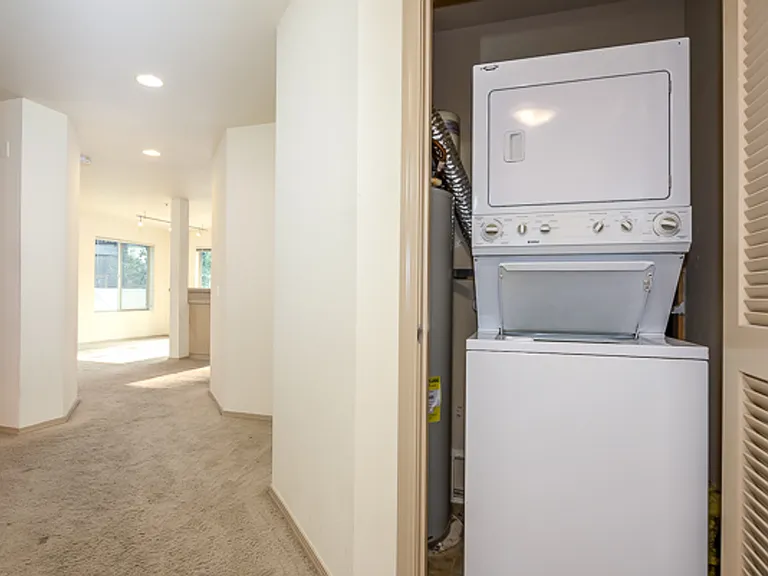 The Max Apartments — Photo 32