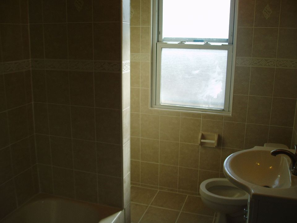 upstairs full bathroom