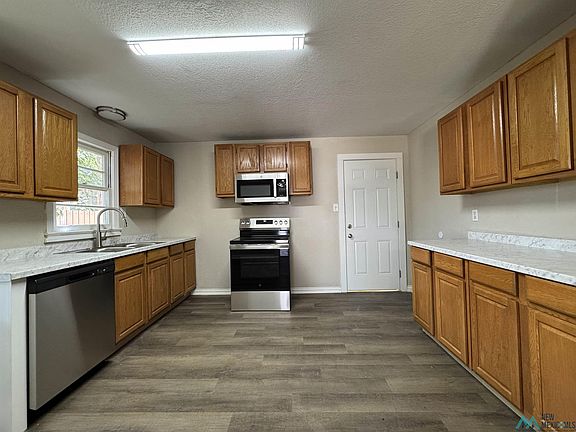5th image of 1109 N Spring St