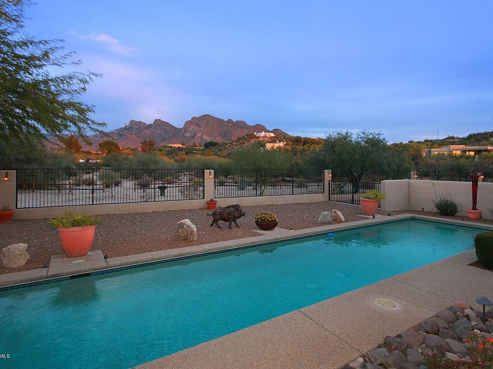 1st image of 1083 W Saddlehorn Dr