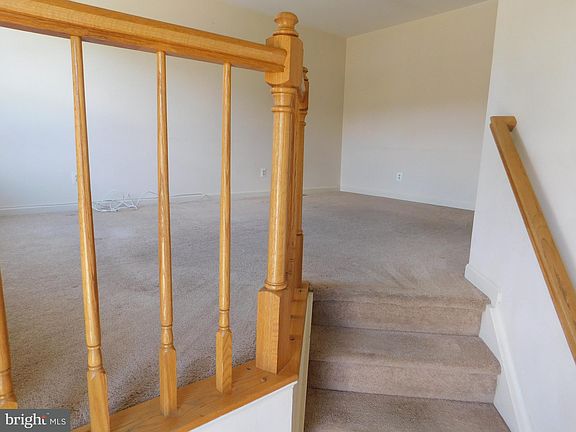 3rd image of 104 Ben Neuis Pl
