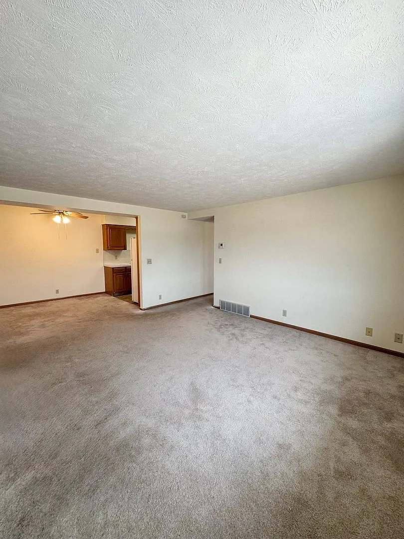 Lamplighter Properties - — Photo 2