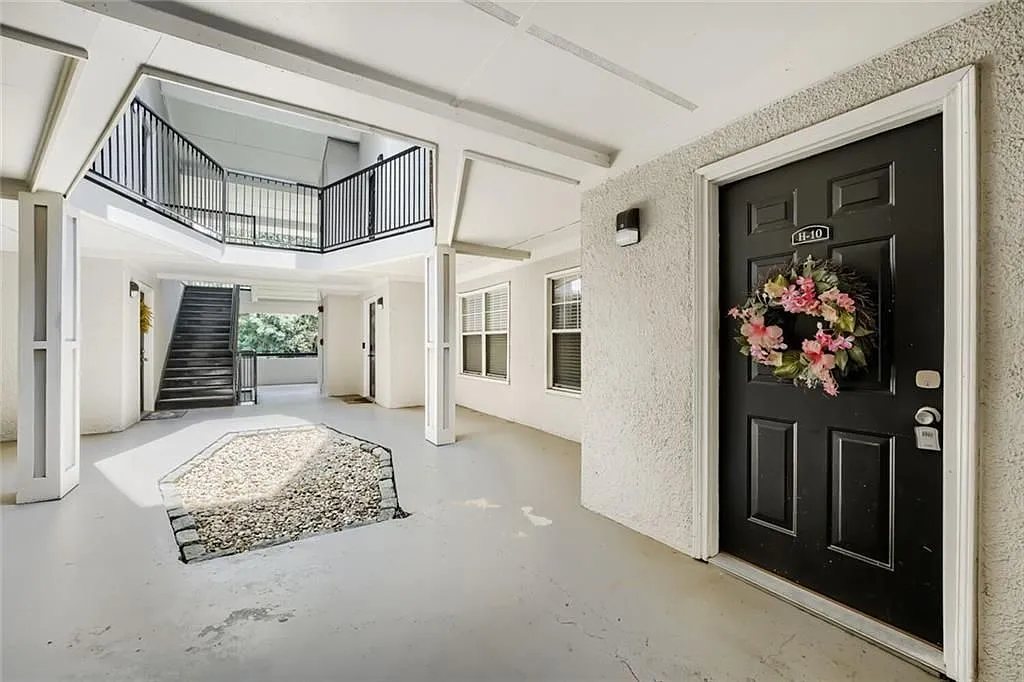 2 bed, 2.0 bath, 1073 sqft, $2,000 — Photo 1