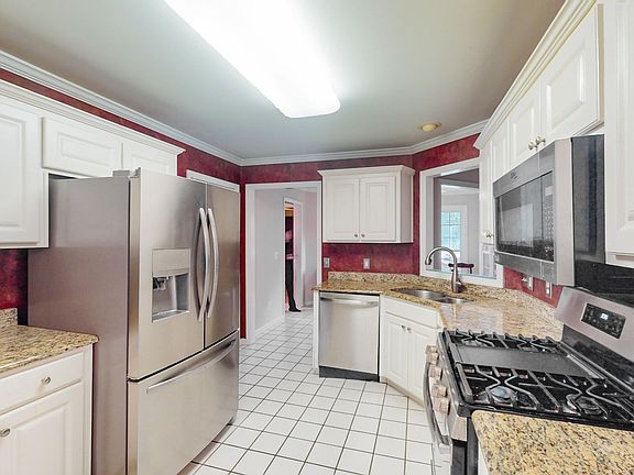 5th image of 1651 Flagstone Point NW