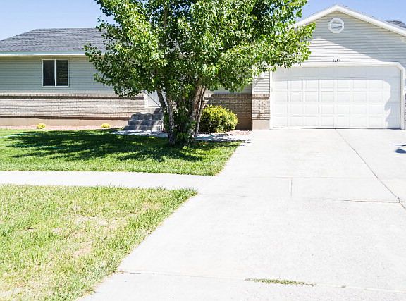2nd image of 3185 E Sandy Dr