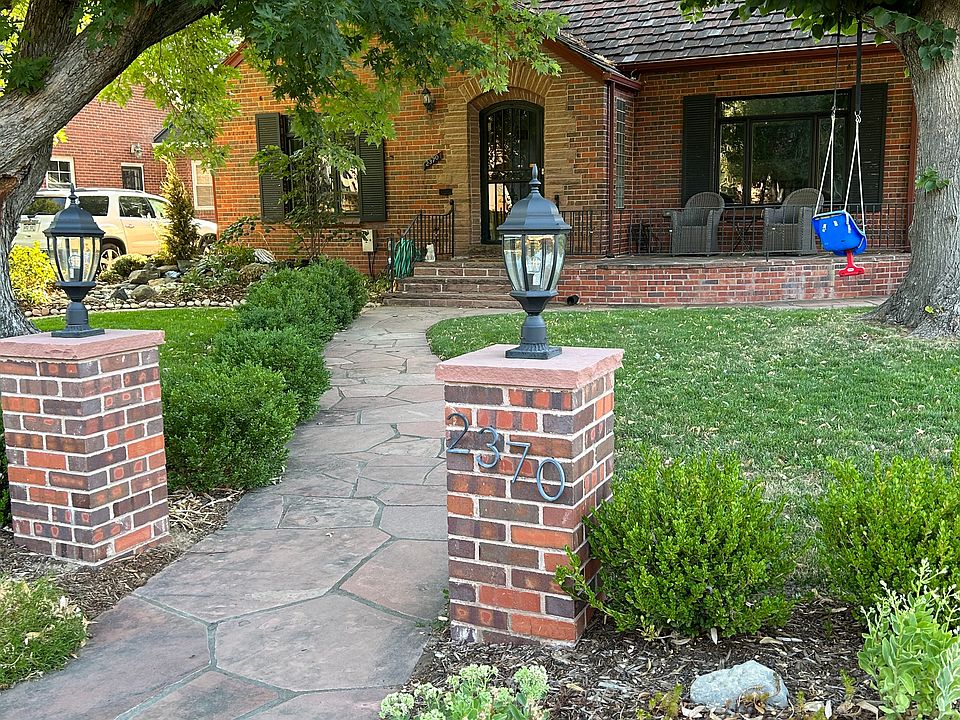 Front view of home.
