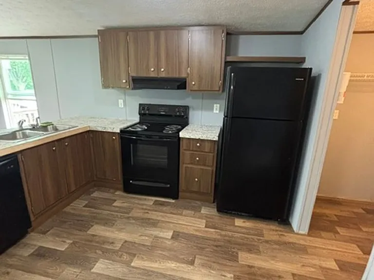 5600 W Kilgore Ave — Photo 1
