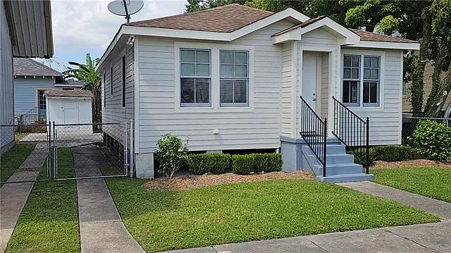 2 bed, 1.0 bath, 900 sqft, $1,500 — Photo 1