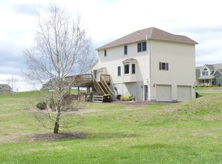 3 Tyler Dr, Pine Grove, PA 17963