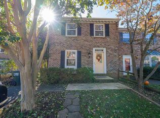 71 Court Pl, Charlottesville, VA 22901