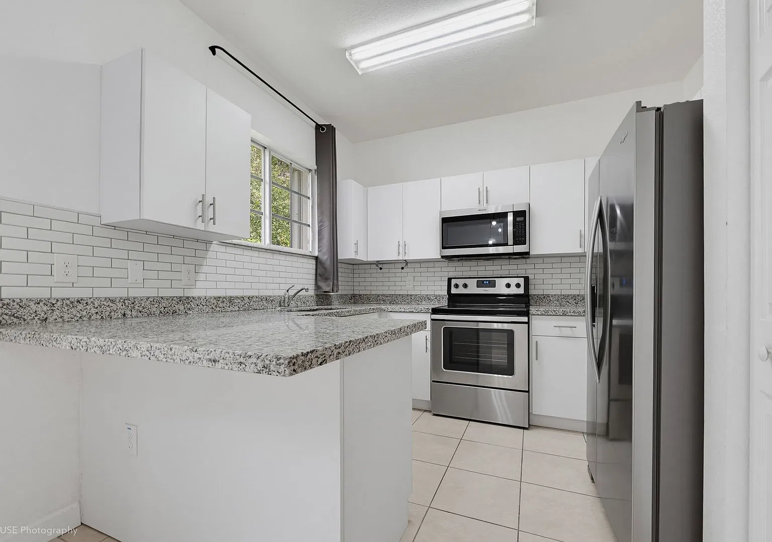 Modern 3 BR / 2 BA Condo in Gated Caribbean Isles Available Now! — Photo 3