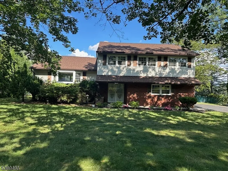3 Crescent Dr