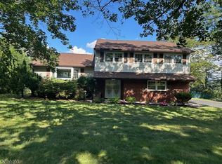 3 Crescent Dr, Parsippany, NJ 07054