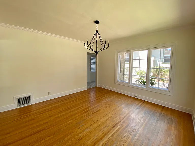 1051 N Wilson Ave — Photo 4