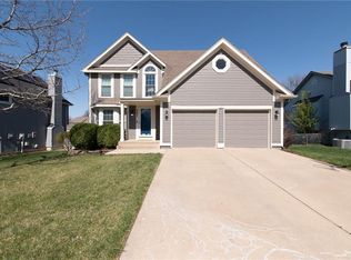 992 E New London Dr, Olathe, KS 66061
