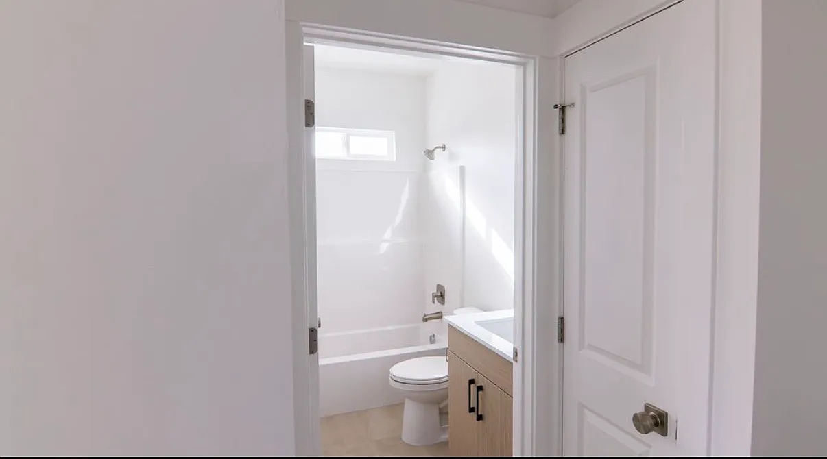 2 bed, 1240 sqft, $1,650 — Photo 2