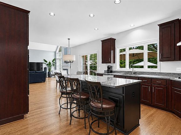 4th image of 7377 Avenel Ct