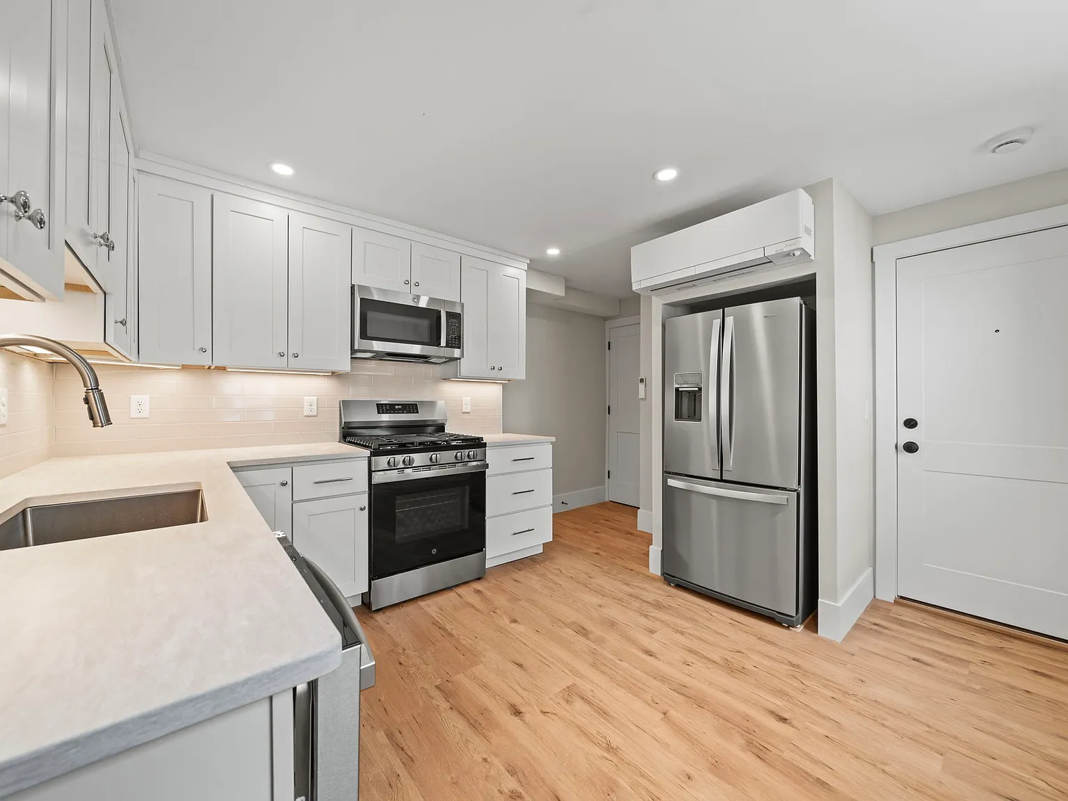 1 bed, 626 sqft, $3,000 — Photo 4