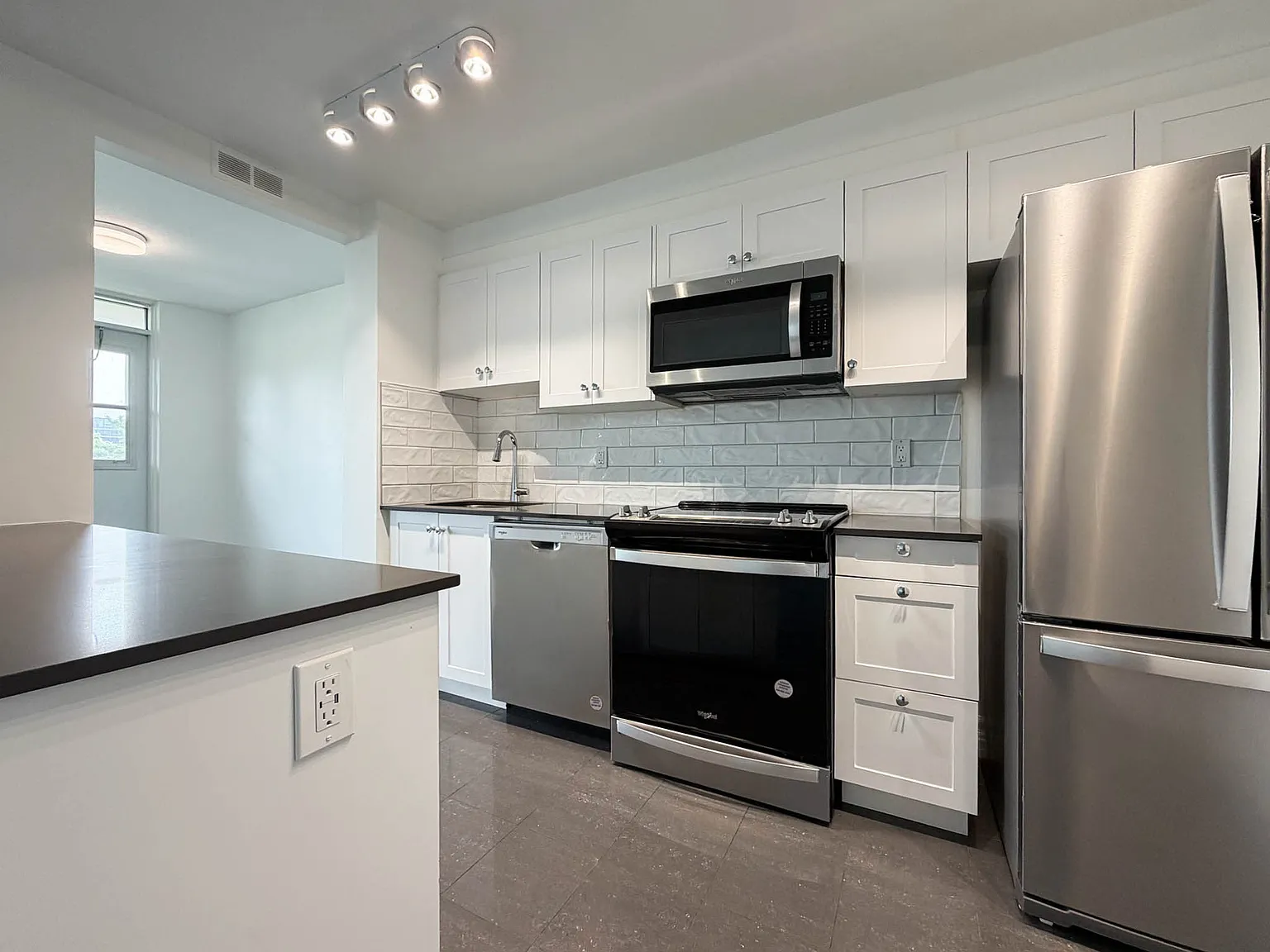 15 Eva Rd — Photo 3