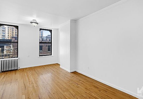 3rd image of 304 E 77th St APT 11