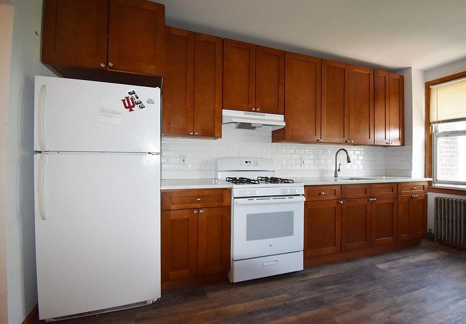 2nd image of 123 Withers St #L2