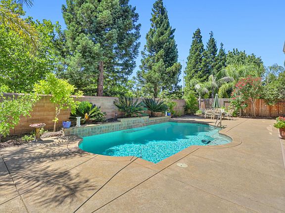 2nd image of 1820 Casterbridge Dr