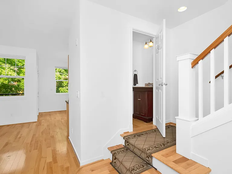 1904 16th Ln NE — Photo 9