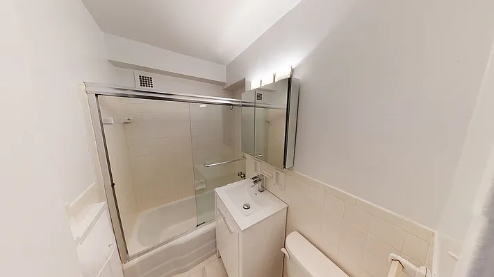 Rented by AZ REALTY NYC LLC | media 21