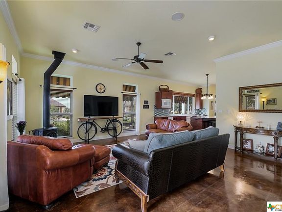 3rd image of 1609 Vineyard Way