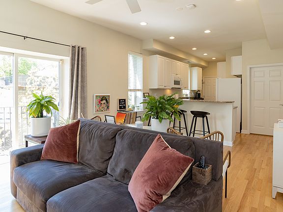 5th image of 1712 N Wood St APT 2E