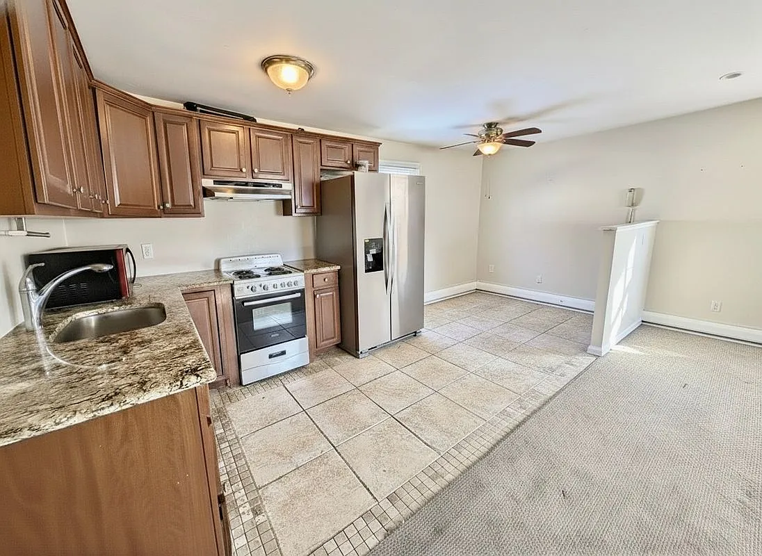 1 bed, 1.0 bath, 500 sqft, $2,350 — Photo 2