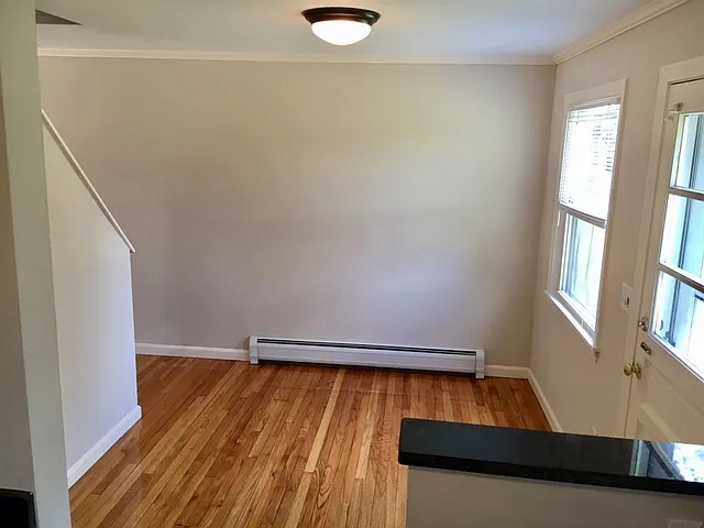 20 Hobart Ln — Photo 12