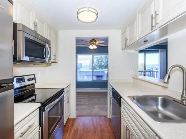 Pleasant Bay, 6754 Lake Washington Blvd NE #A22, Kirkland, WA 98033