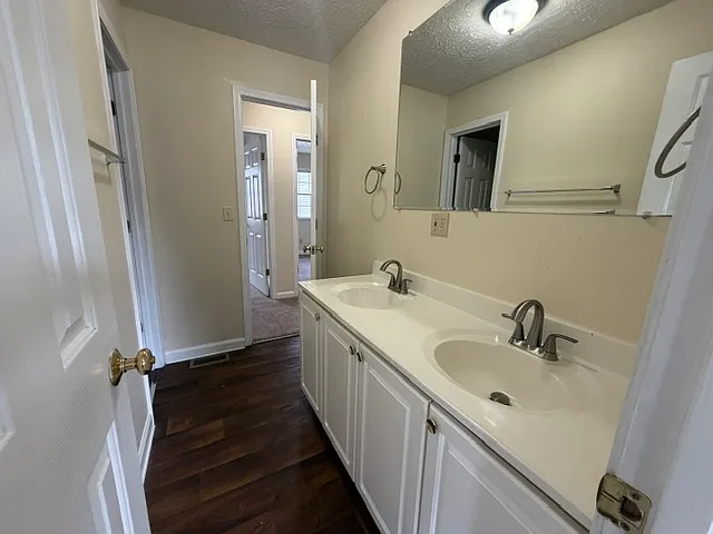 Sleepy Hollow Townhomes — Photo 30