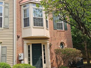 952 Harrison Cir, Alexandria, VA 22304