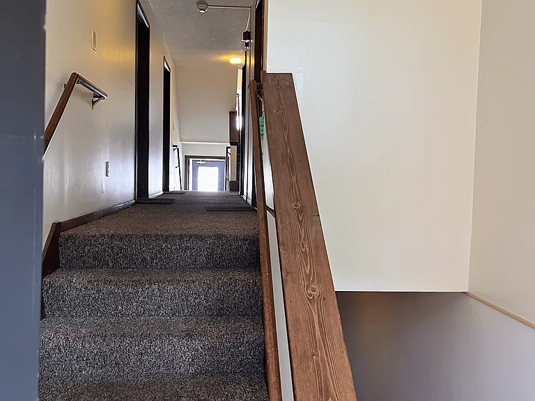 Hollow Hills Apartments — Photo 11