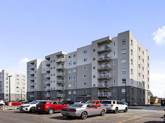 2nd image of 1611 Banwell Rd #416
