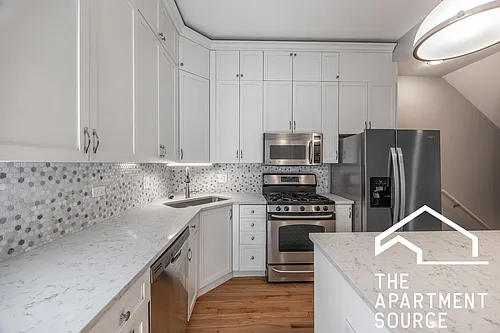 855 W Erie St #120 Photo 1