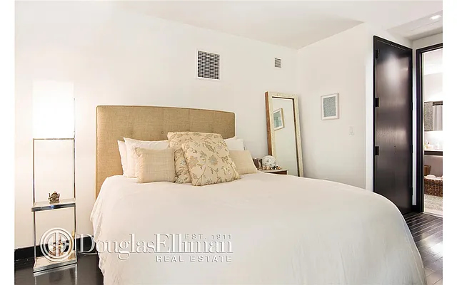 Sold by Douglas Elliman | media 16