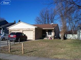 912 North Rd, Fenton, MI 48430