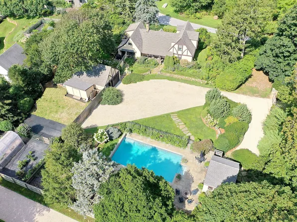 171 S Fairview Ave, Montauk, NY 11954