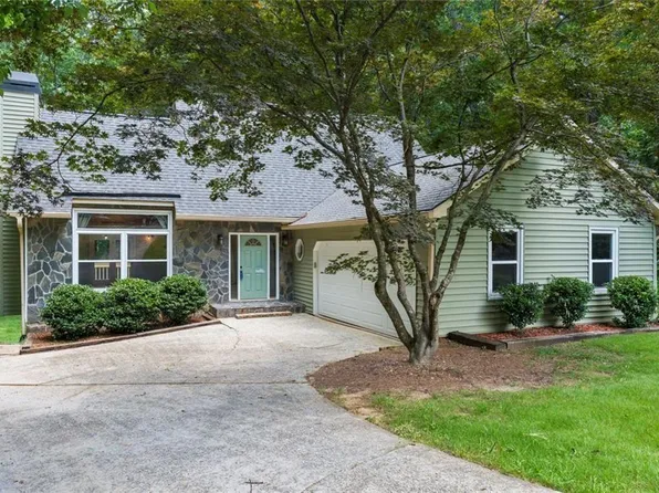 180 Waldrop Way, Fayetteville, GA 30215