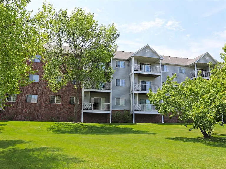 Royal Oak Apartments — Photo 30