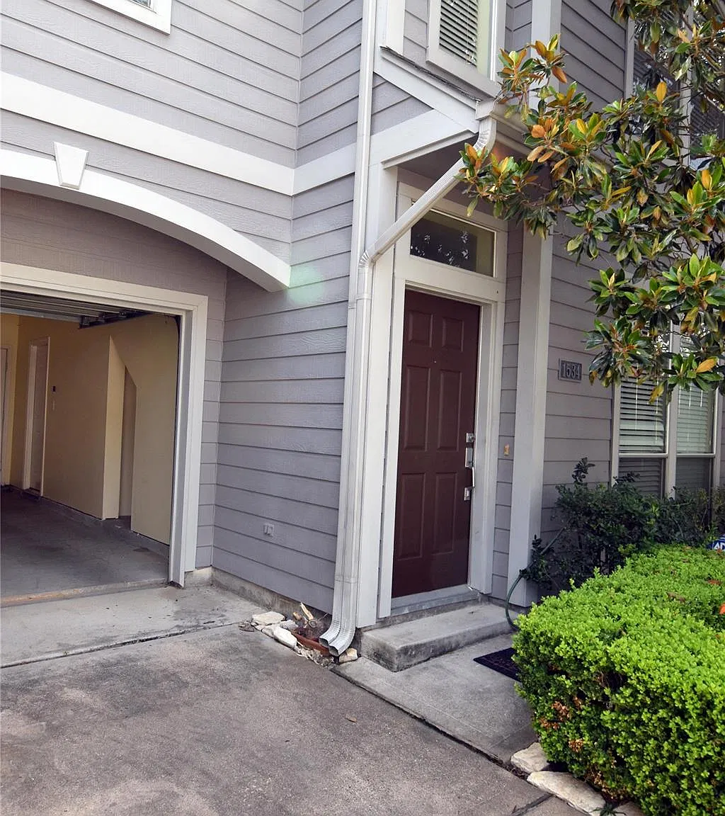2 bed, 1.5 bath, 1258 sqft, $2,100 — Photo 3